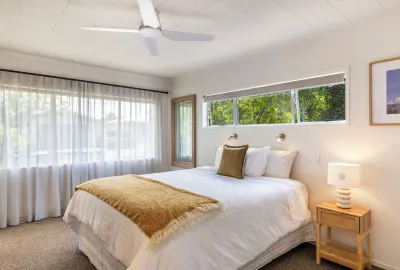 Spa & Play @ Rainbow Point. Bikes, Kayaks & a walk to the beach, bar & shops Hoteller i Rainbow Point
