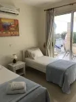 Lovely 3 Bedroom Villa with Private Pool very close to the heart of Coral Bay - 2つ星