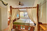 Tequila Sunset-Only Beach Front Home in Oleander Gardens