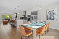 Downtown Luxury with Amazing Kitchen & jetted tub!