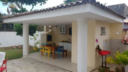 Casa, 4 Quartos em Vilas do Atlântico a 300 mt Praia, Piscina e Suítes Completas Отели рядом с достопримечательностью «Parque Ecológico de Lauro de Freitas»