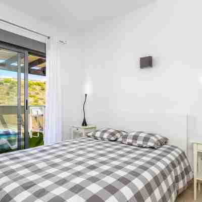 Penthouse with magnificent views of Gibraltar, south-southwest orientation. Rooms