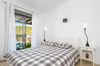 Penthouse with magnificent views of Gibraltar, south-southwest orientation. Hotels in Manilva