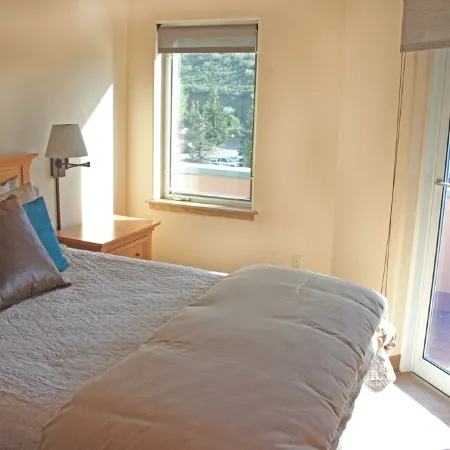 Vail Valley Condo-Downdown, Pool/Hot Tub, Ski, Bike, Fish, Restaurants, Movies