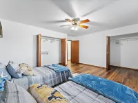 Balcony/Patio/ Fenced Yard/ Attached Garage/near Beach, Park /close to Chicago Hotels in Chesterton