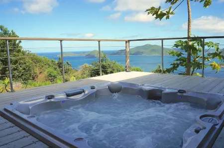 Stylish, Secluded, Hot Tub and Amazing Views