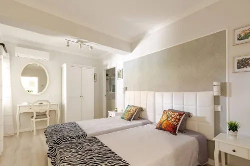 Monte S José House (3 suites. Large private garden and pool) in quiet location