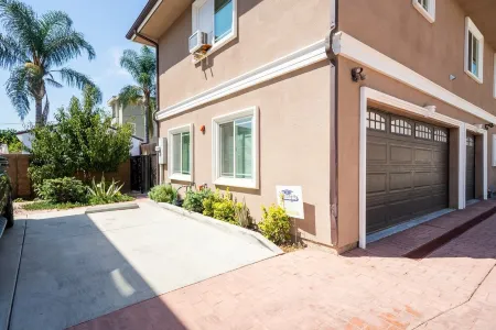 7 Bedrooms *May House* Gated Close to Chinatown Отели рядом с достопримечательностью «Fatman Ding Plaza»