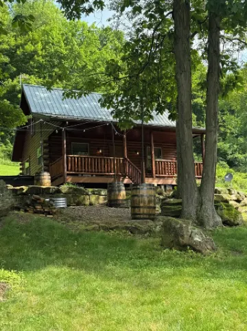 Secluded Country Cabin, Black Creek Retreat, Holmes County Ohio, HotTub, WiFi