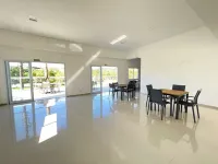 Beautiful apartment with sea view, two parking spaces, we have other options.