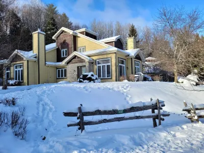 Charming, cozy 3-bdrm, 2-bath homeL'Aiglon 1687 CITQ # 241404