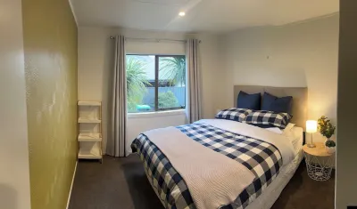 Elevated Mountain Views on Waenga