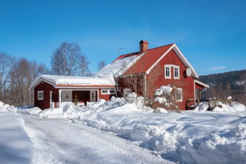 Idyllic Swedish house with lake view and 350 m private shoreline Hotels in Sunne
