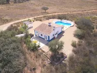 Secluded 2 Bedroomed Country Cottage with Private Pool north of the Algarve Ourique otelleri