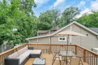 Chic, Cozy, Newly-Remodeled Cottage with Deck Hotels in Warwick