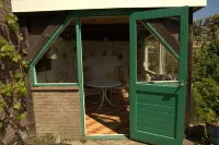 Gezellig vakantiehuisje in centrum Zoutelande met eigen parkeerplaats en tuin