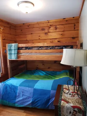 Cozy cottage with private waterfront & wifi