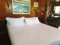 Absolute Beachfront Holiday Cottage with Private Saltwater Pool on Savusavu Bay