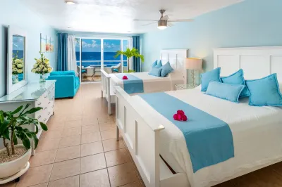 Peaceful Oceanfront condo, Blue&White Calming Vibes, Attentive onsite staff