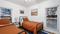 Hocking Hills Retreat with Sauna, Hot Tub, Movie Theater, Fire Pit