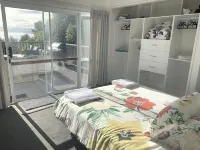 Surfs Reach - a stunning beachfront retreat Hotels in Ohope