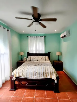 Paradise Found! Character filled close to beach, forest and amenities Hotels in 