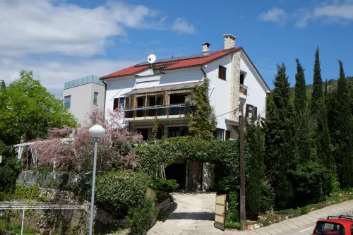 Comfortable apartment with sea view, close to the beach, family-friendly,  WiFi Hotels in Dramalj