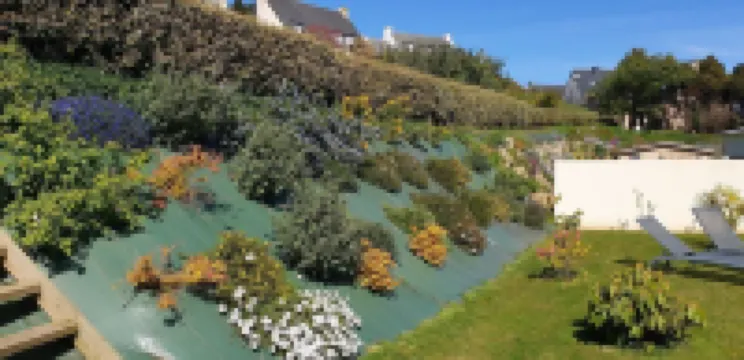 RECENT FLOOR HOUSE WITH CLOSED GARDEN NEAR THE BEACH