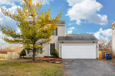 25% Off: Spacious 4 Bedroom-Pet Friendly-Fenced Hotels near Westpointe Plaza Drive