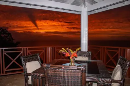 Chrissy Villa 1 Bedroom Penthouse Отели в г. Soucis