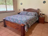 3 BR tropical oasis - pool, forest and waterfall Hoteles en 