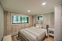 Sleek Cabin w/ Deck, 8 Miles to Mount Snow & Hikes - Wifi