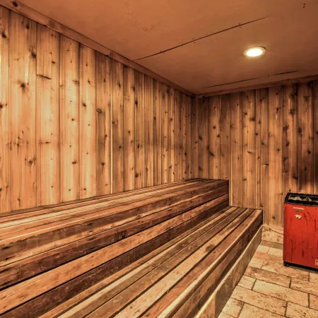 Walk to Canyon Lodge! Resort-Style Condo w/ Pool