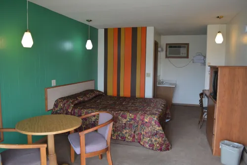 Edgetowner Motel - parking