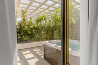 Dome Hotel - Hot Tub