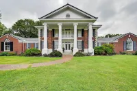 Bowling Green House w/ Shared Pool! - 3 stjerner