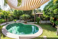 Cozy House with Pool and 3 Bedrooms - familiares