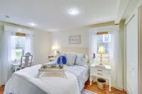 Hike, Sip and Explore Charming Waterford Cottage! Hotels in Waterford