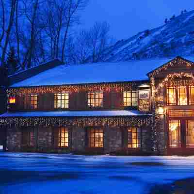 Inn on the Creek Hotel Exterior