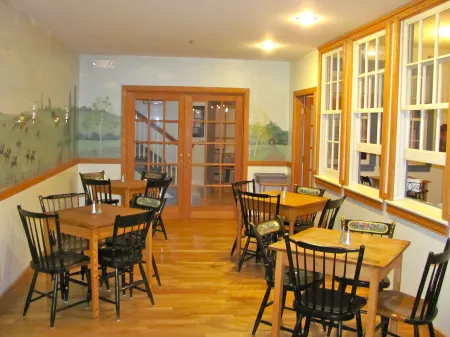 Oak Valley Inn and Suites Отели в г. Ливингстон