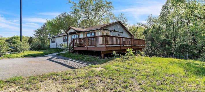 Peaceful Pet Friendly Chesapeake Escape 4 Bedroom Home Hotels in Calvert County