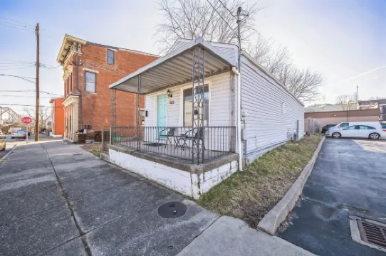 Cozy 2 Bedroom Getaway Hotels in Ludlow