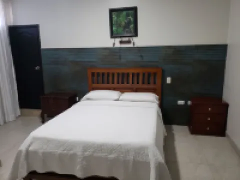 DC Suites Aeropuerto Hotels in Guayaquil