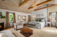 Inn at Silver Maple Farm - parking
