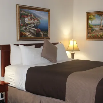 O'Cairns Inn and Suites