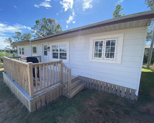 The Pines Motel and Cottages Hotels in Queens County