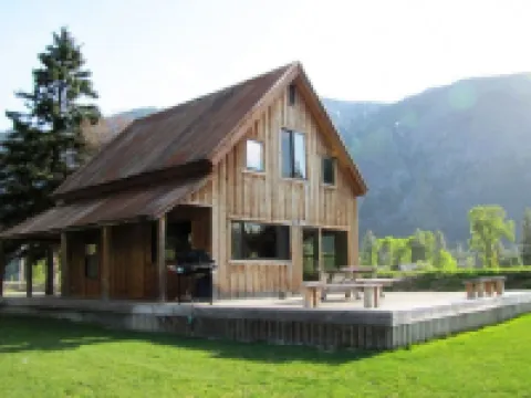 Rolling Huts Hotels in Winthrop