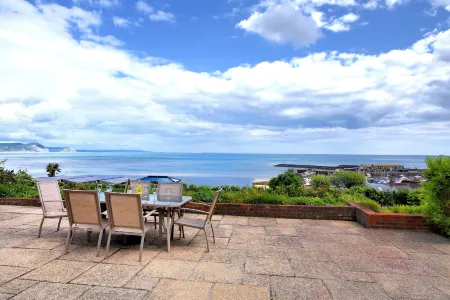 1 Harbour Heights Отели рядом с достопримечательностью «Кобб»