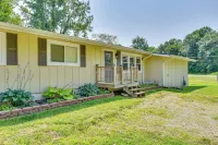 2 Mi to Lake Michigan: Pet-Friendly Sawyer Apt - Wifi