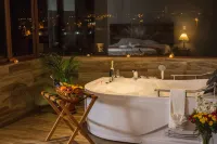 Ilalo Garden Hotel & Restaurant Hotels in Тумбако
